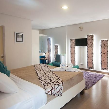 Avenue One Hotel Upper Digos Eksteriør bilde