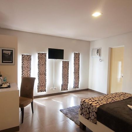 Avenue One Hotel Upper Digos Eksteriør bilde