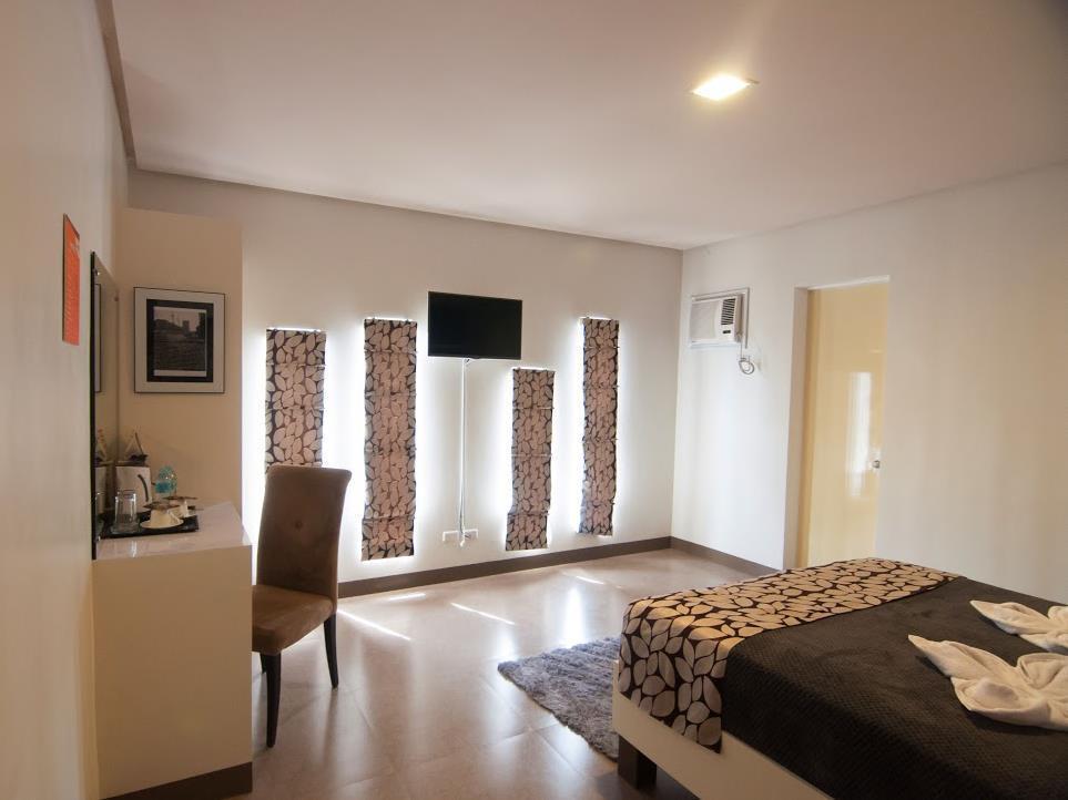 Avenue One Hotel Upper Digos Eksteriør bilde